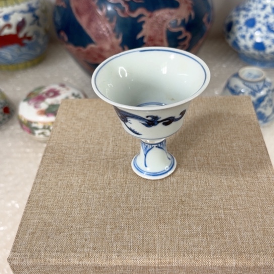 用****伢一个青花龙纹高足杯