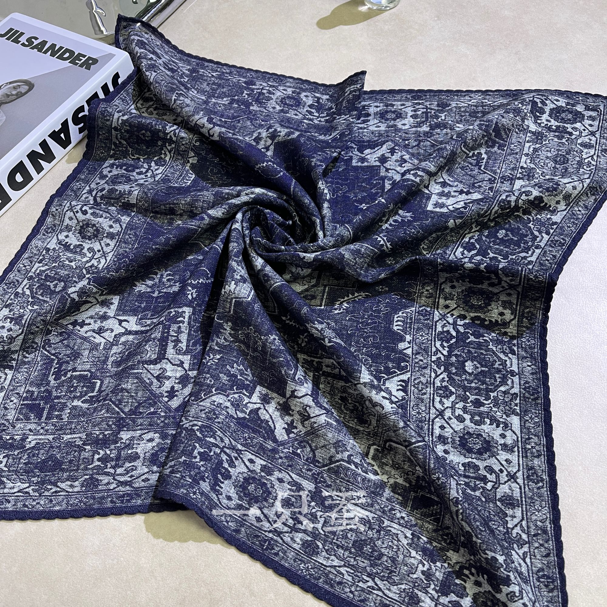 轻奢高级感桑蚕丝羊毛丝巾女秋冬季新款百搭保暖装饰领巾披肩围巾