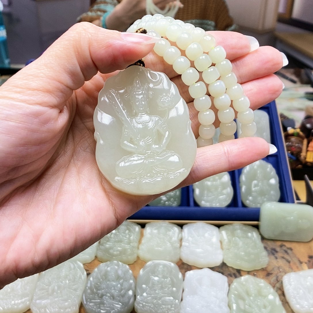 和田玉颈饰未镶嵌土****e