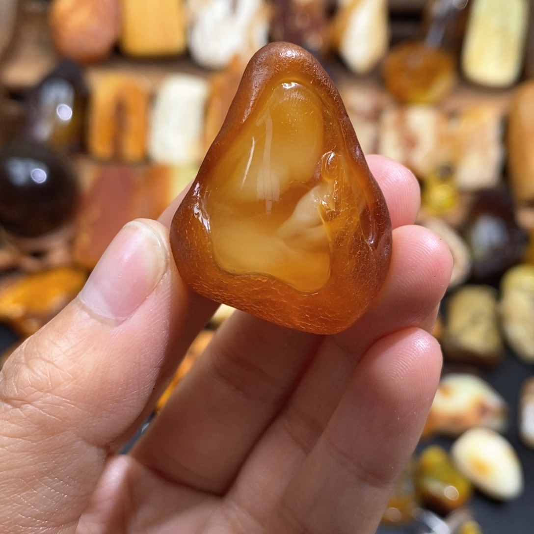 琥珀裸石未镶嵌琥珀