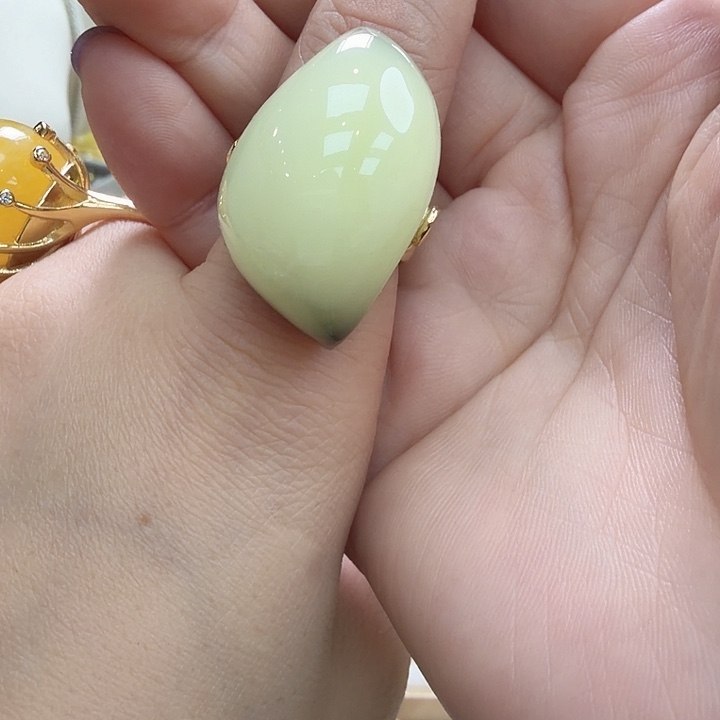 琥珀未镶嵌珠宝奇石