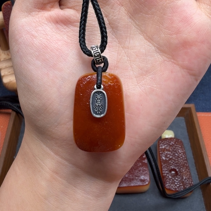 蜜蜡未镶嵌吊坠(赠链)