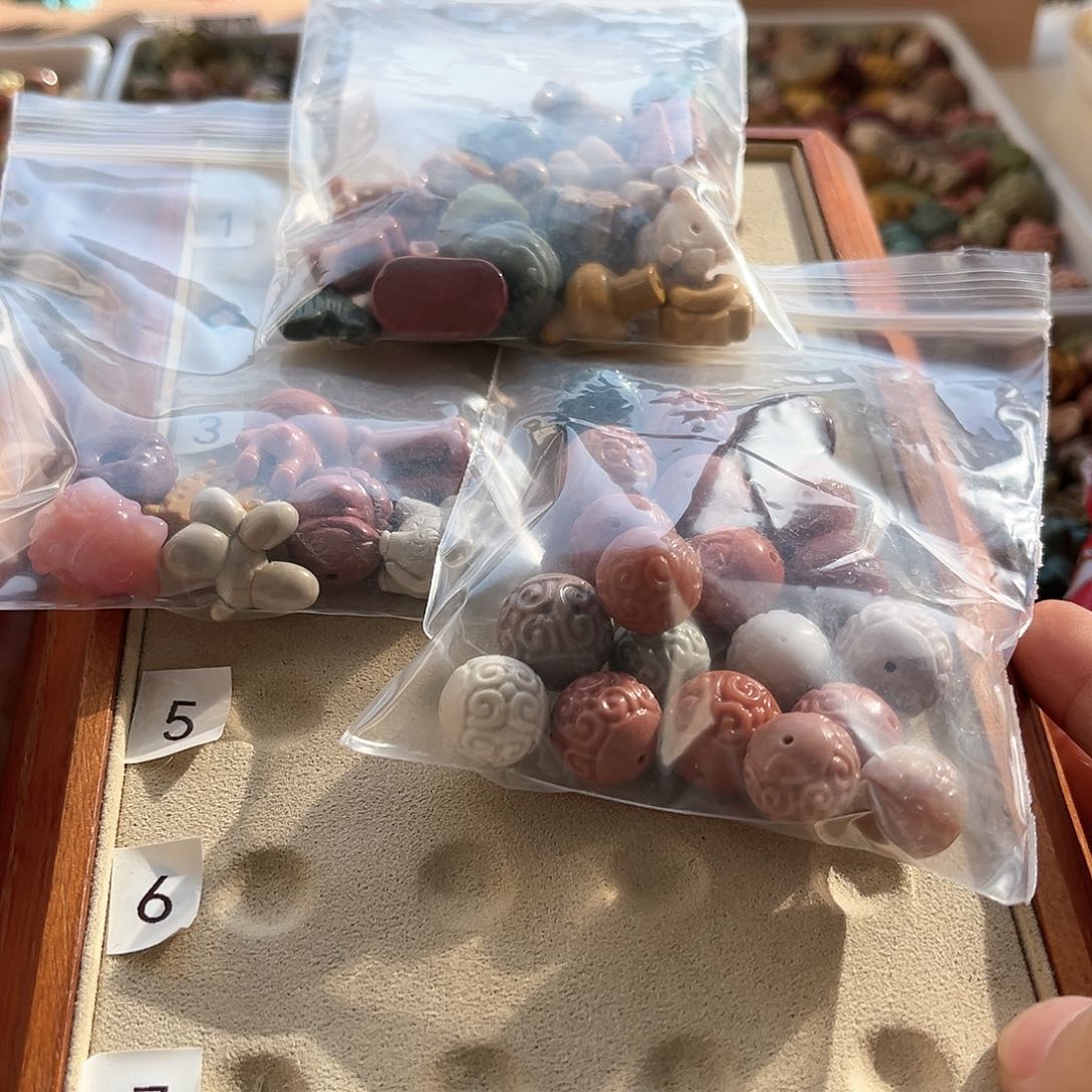 石英质玉48个雕刻未镶嵌B****o