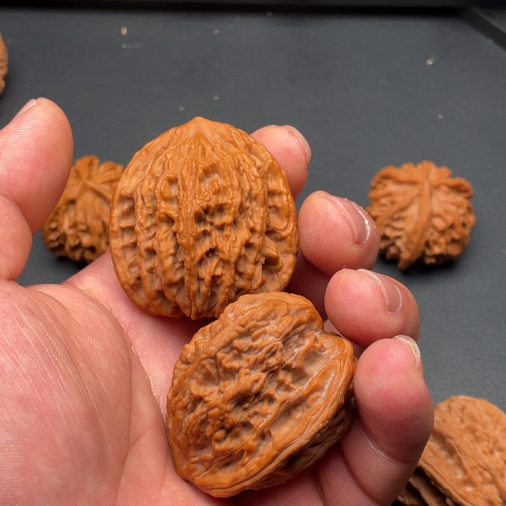 智***里桃核吊坠虎头43尺寸