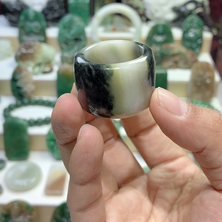 ～***～独山玉未镶嵌扳指内径22.6