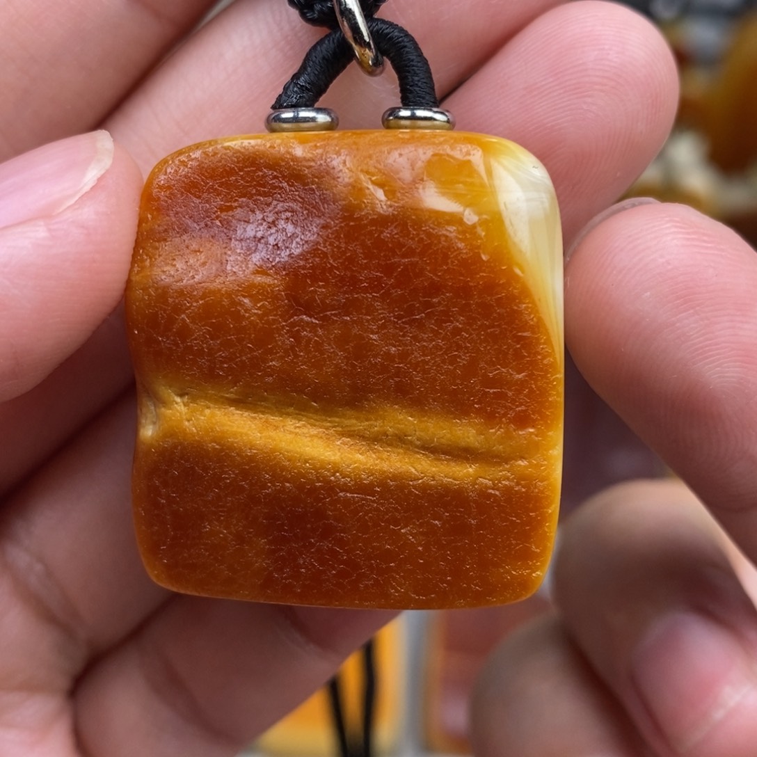 未镶嵌琥珀珠宝奇石