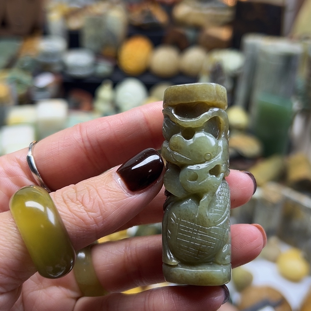 岫岩老玉（透闪石质玉）未镶嵌颈饰老玉龙柱