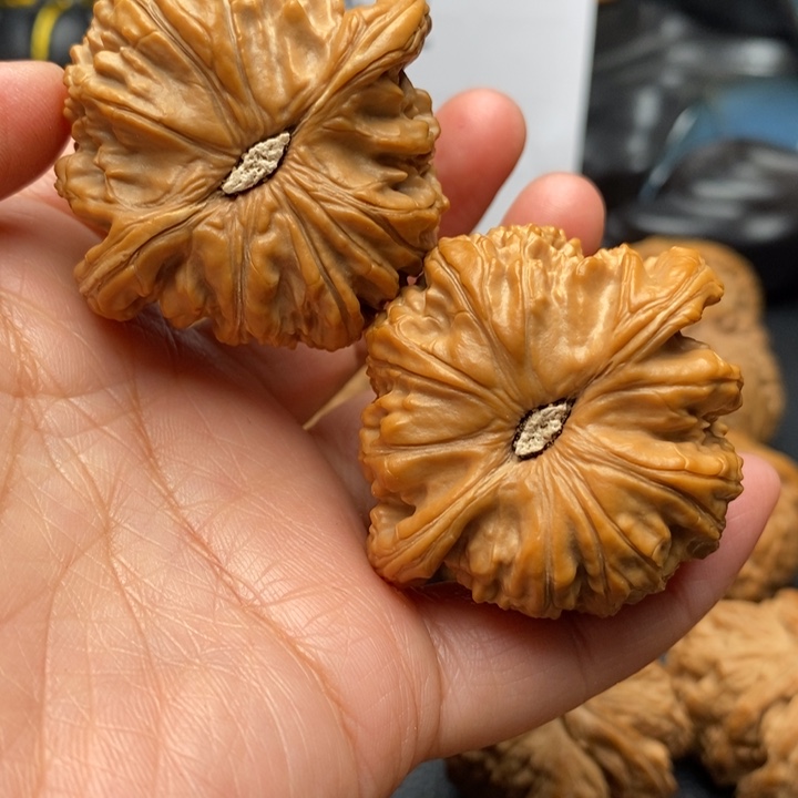 文玩核桃吊坠用****3闷白47尺