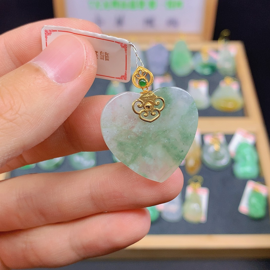 颈饰18K金镶嵌翡翠翡翠