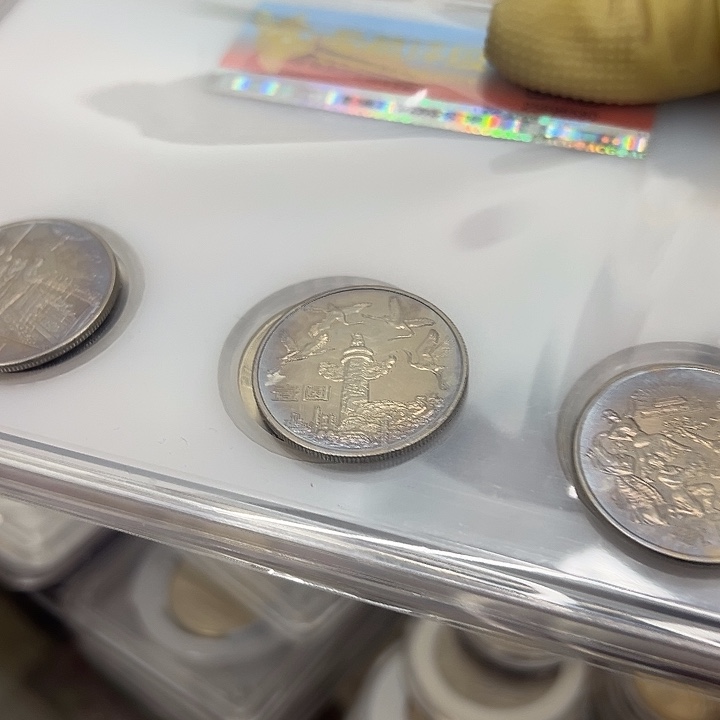 时***好其他普通金属三十五周年一套三枚彩光