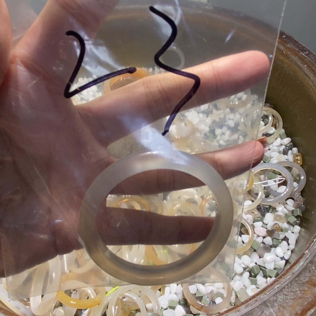 T***.玛瑙/玉髓未镶嵌手镯23号