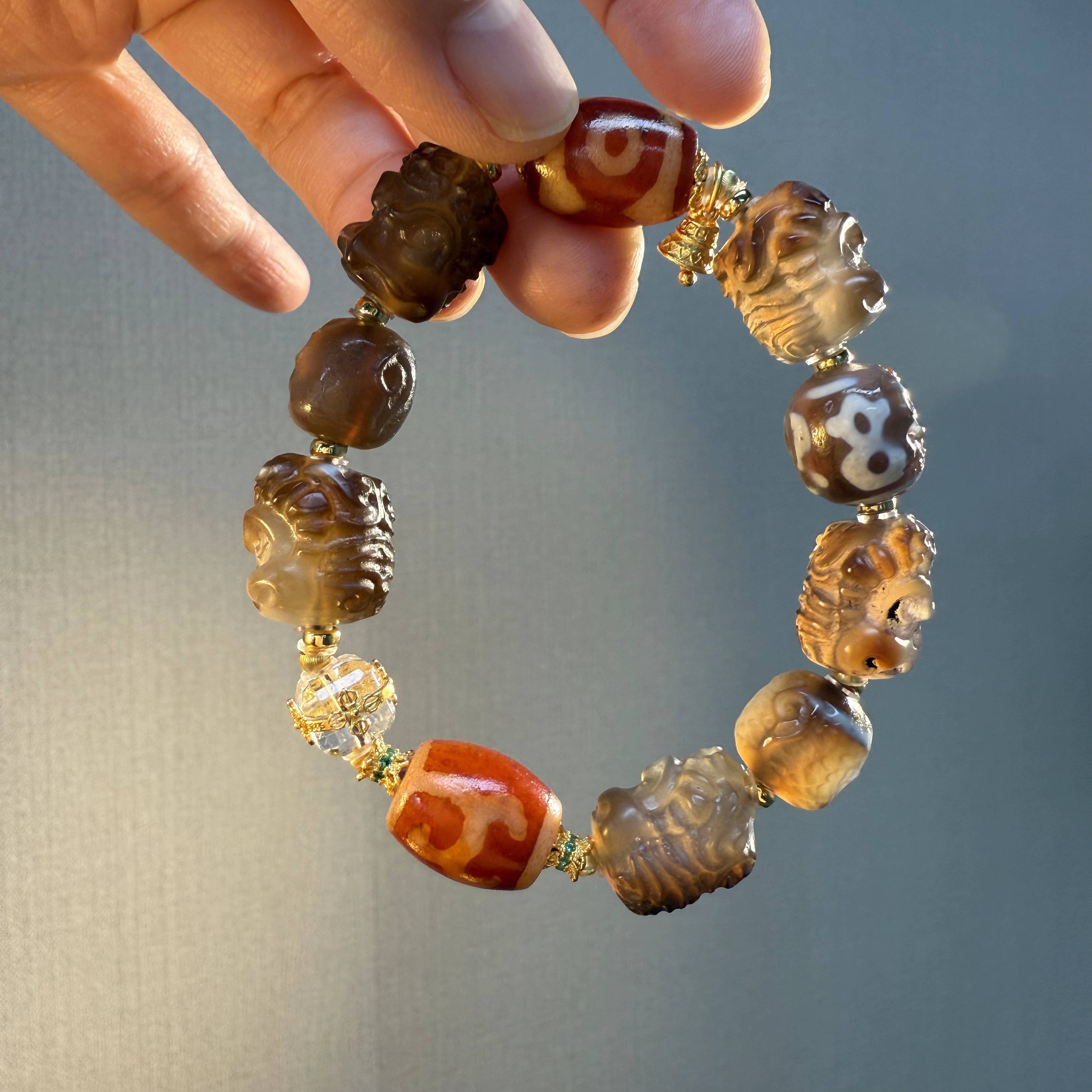 925银手链 S12451  黑褐色大鹏鸟珠金色钟型铃铛弹力手串