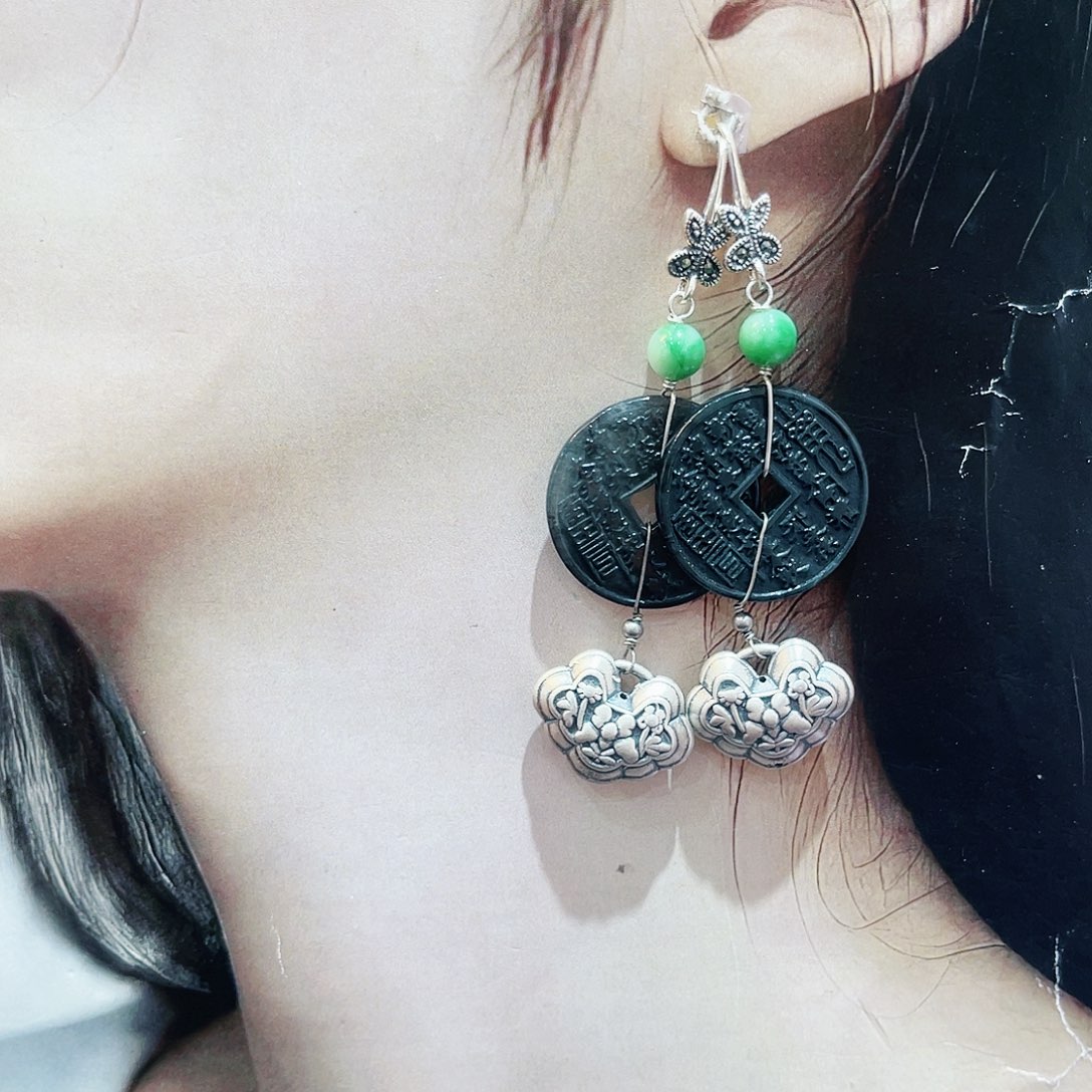 翡翠颈饰未镶嵌耳饰