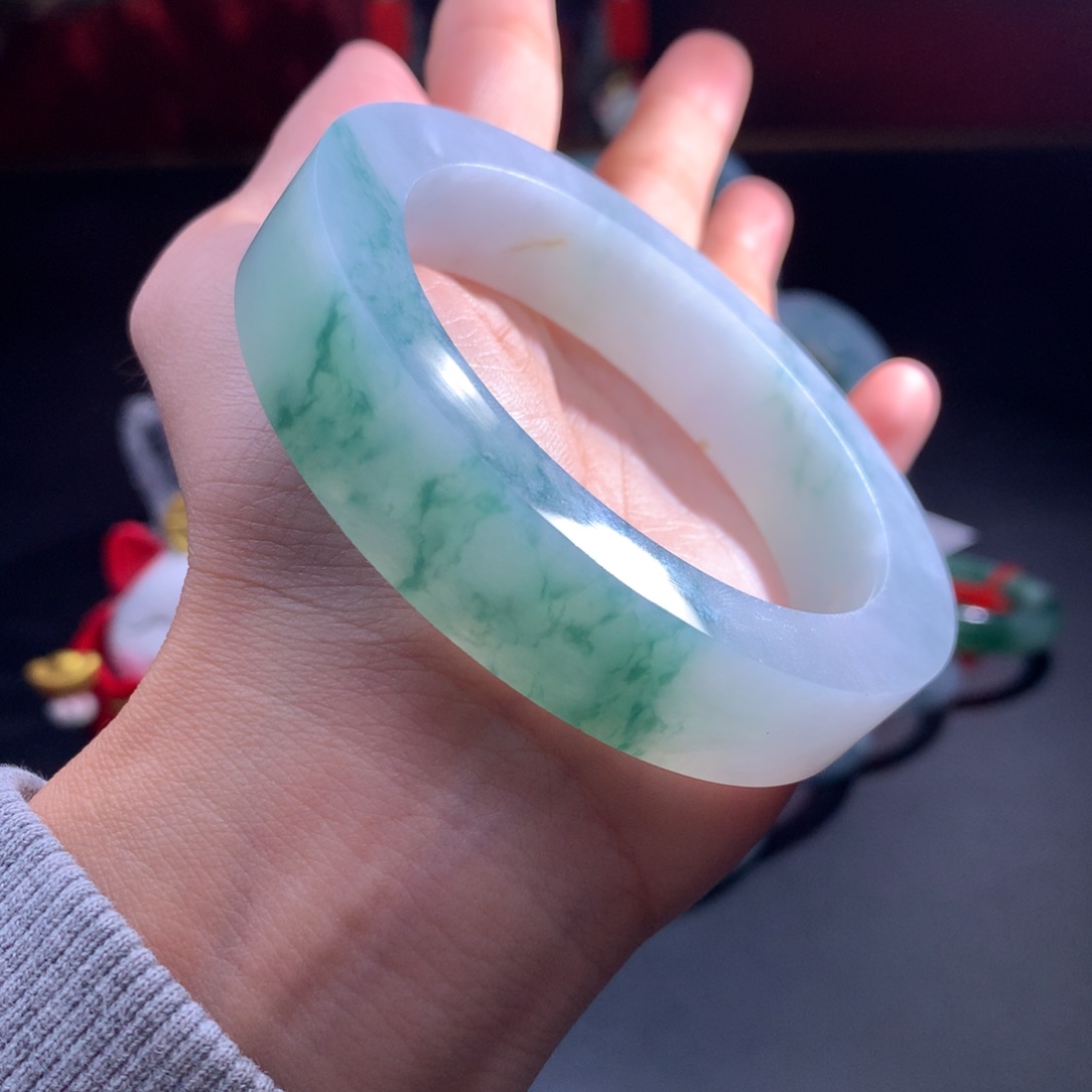 定制翡翠未镶嵌翡翠手镯