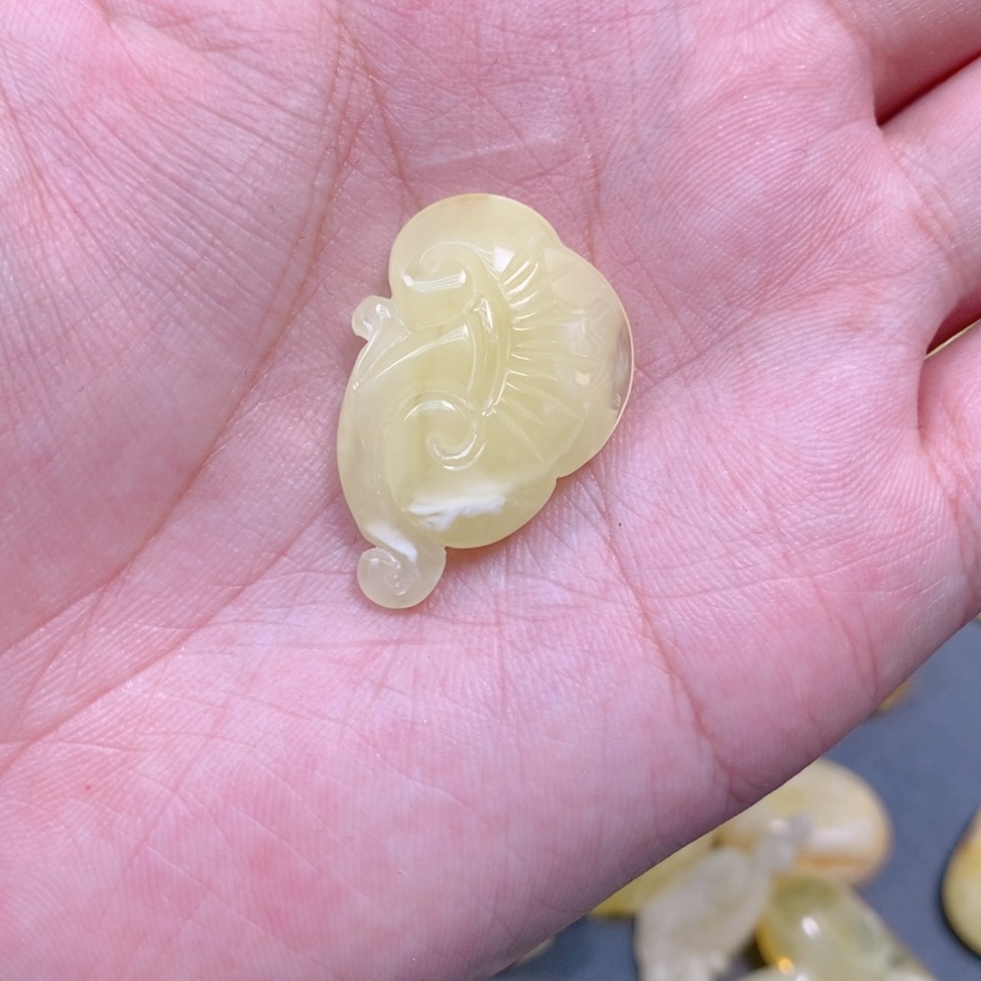 未镶嵌琥珀珠宝奇石A****7