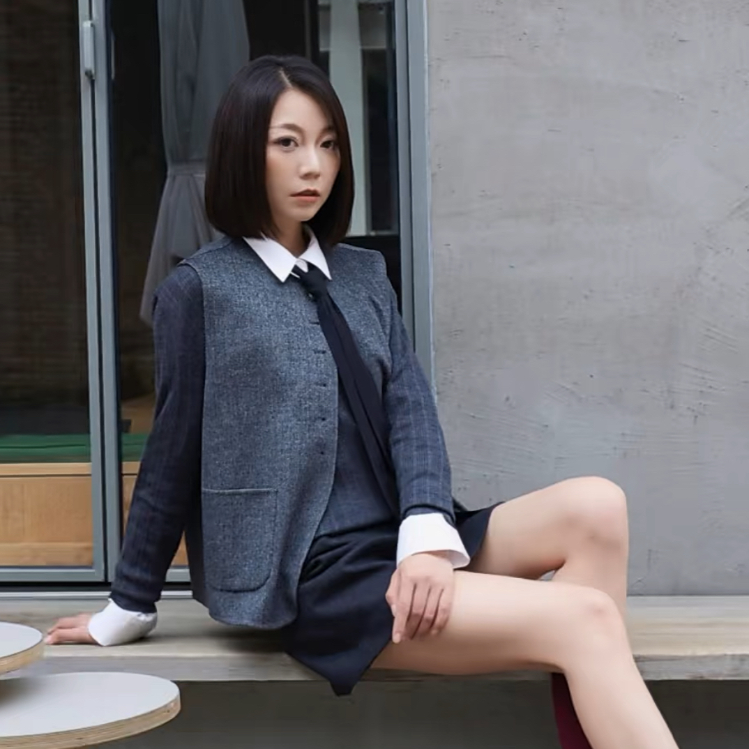 LINGZI/领姿马甲工字型款单排扣秋季纯色马夹女装修身秋冬4909215