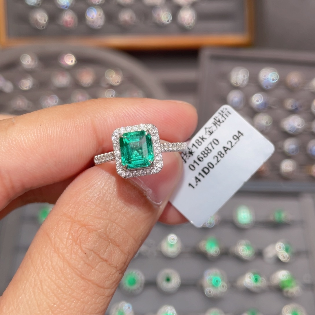 祖母绿戒指18K金镶嵌1.41ct 