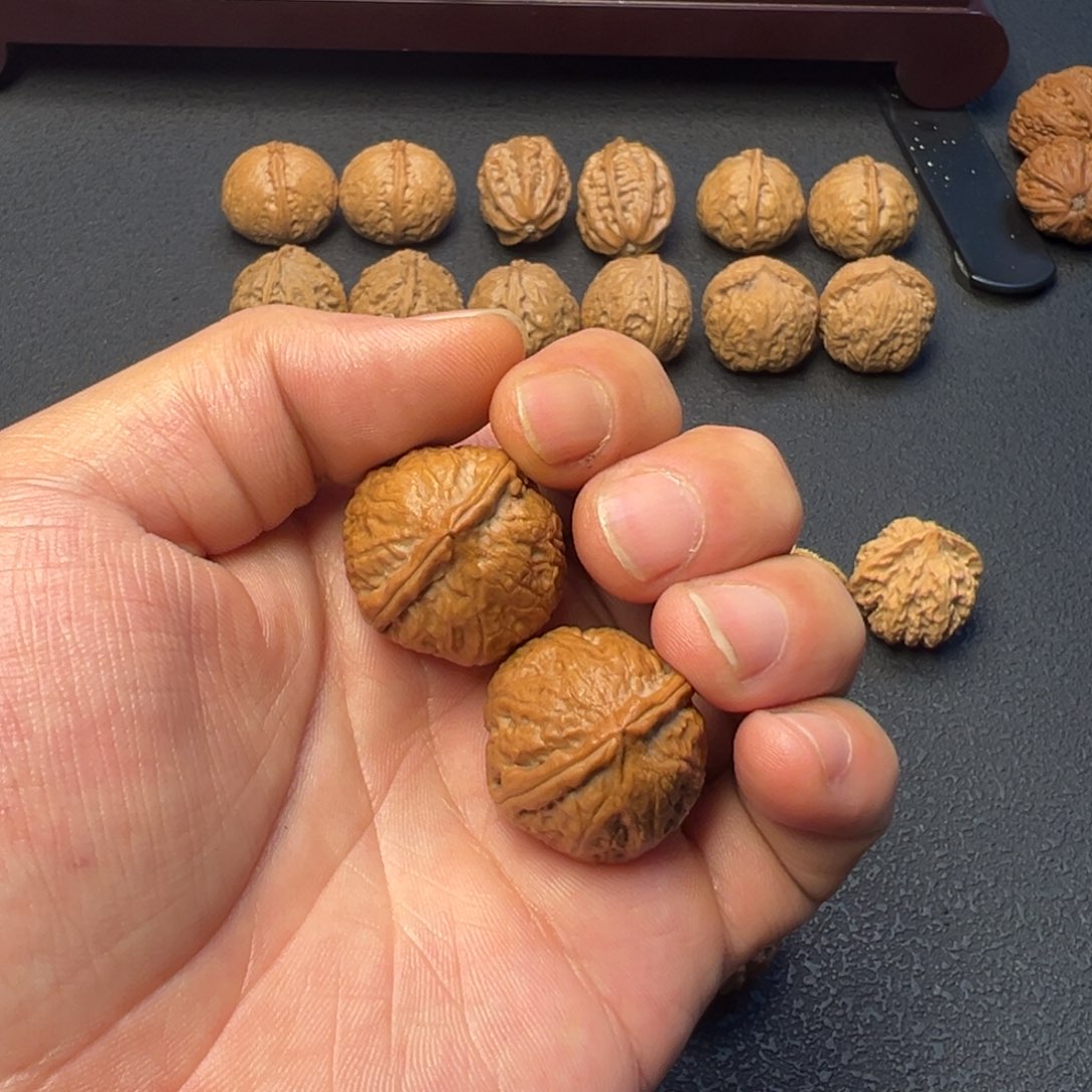 文玩核桃把件一道筋