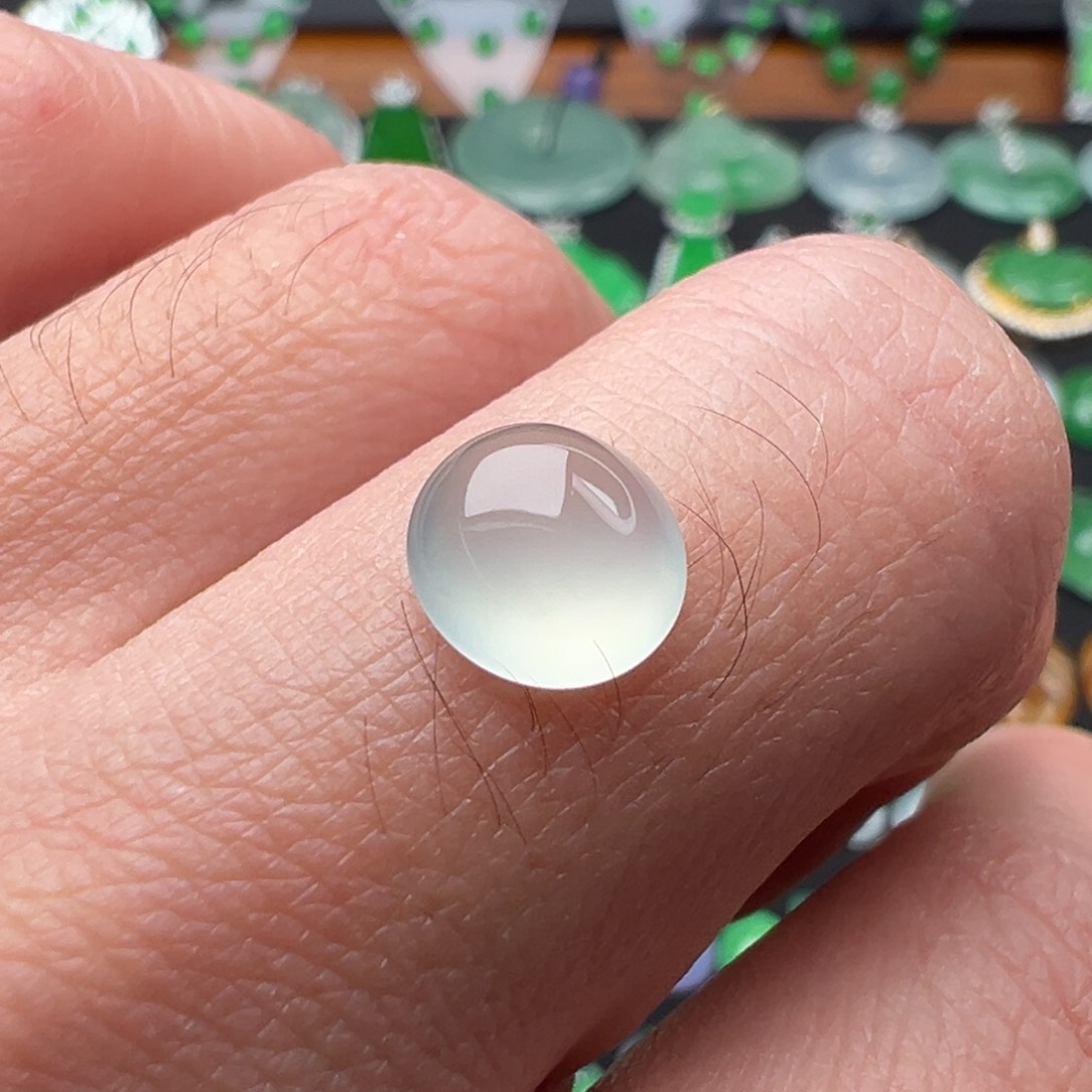 翡翠颈饰未镶嵌蛋面7.9