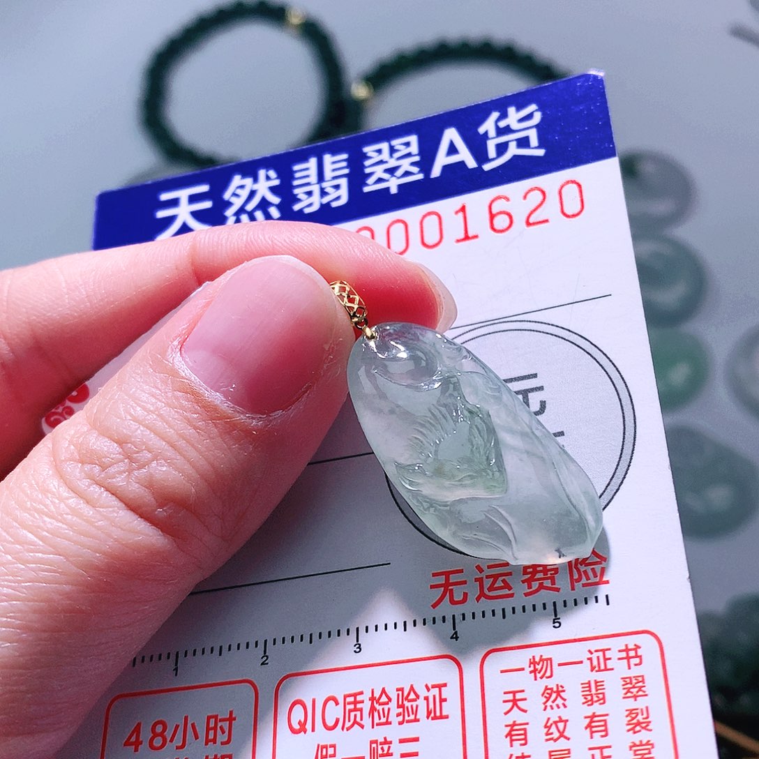 翡翠颈饰18K金镶嵌吊坠