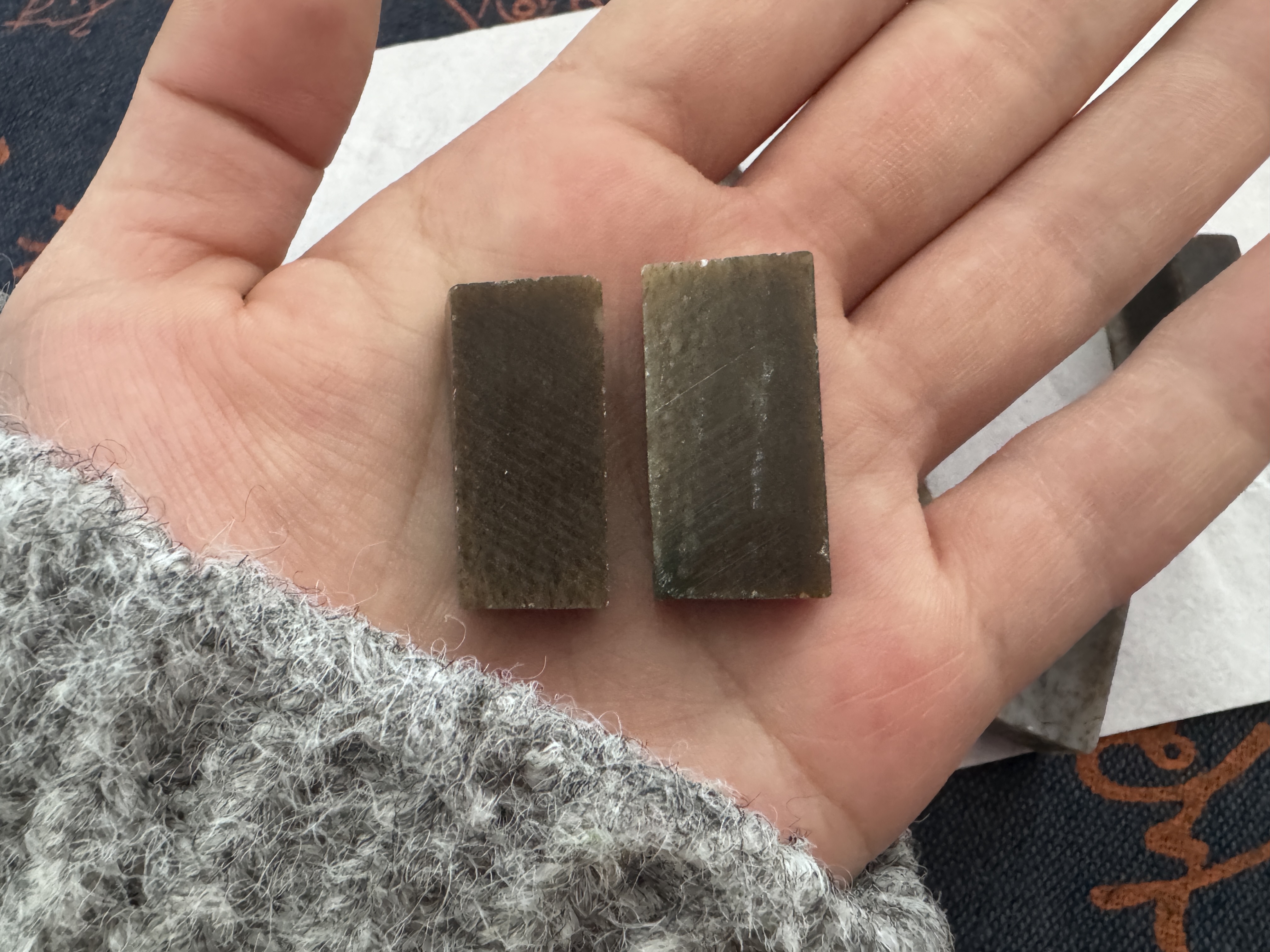 B10   天然和田玉大直径牛轧糖(卡27厚13仅供参考)多样性发一