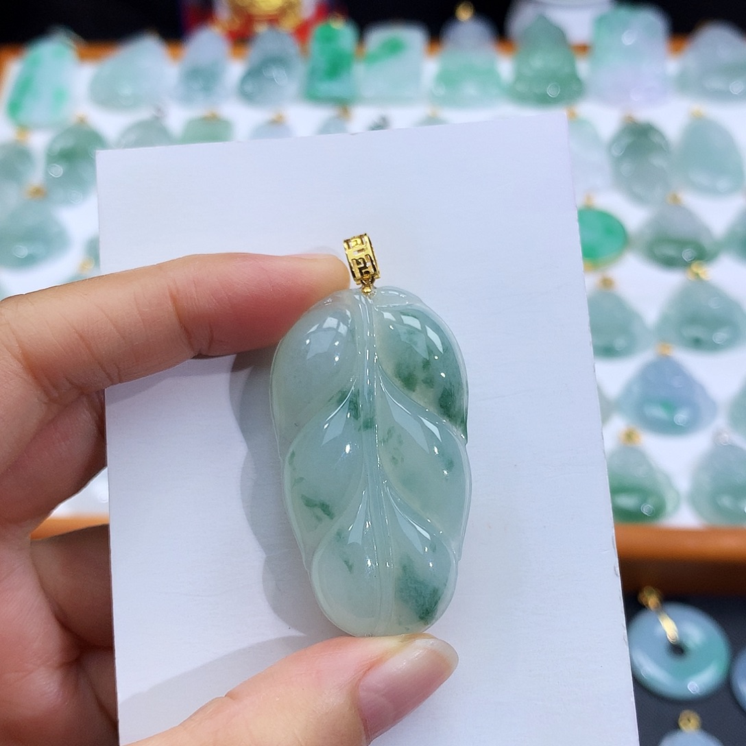 翡翠18K金镶嵌颈饰翡翠吊坠