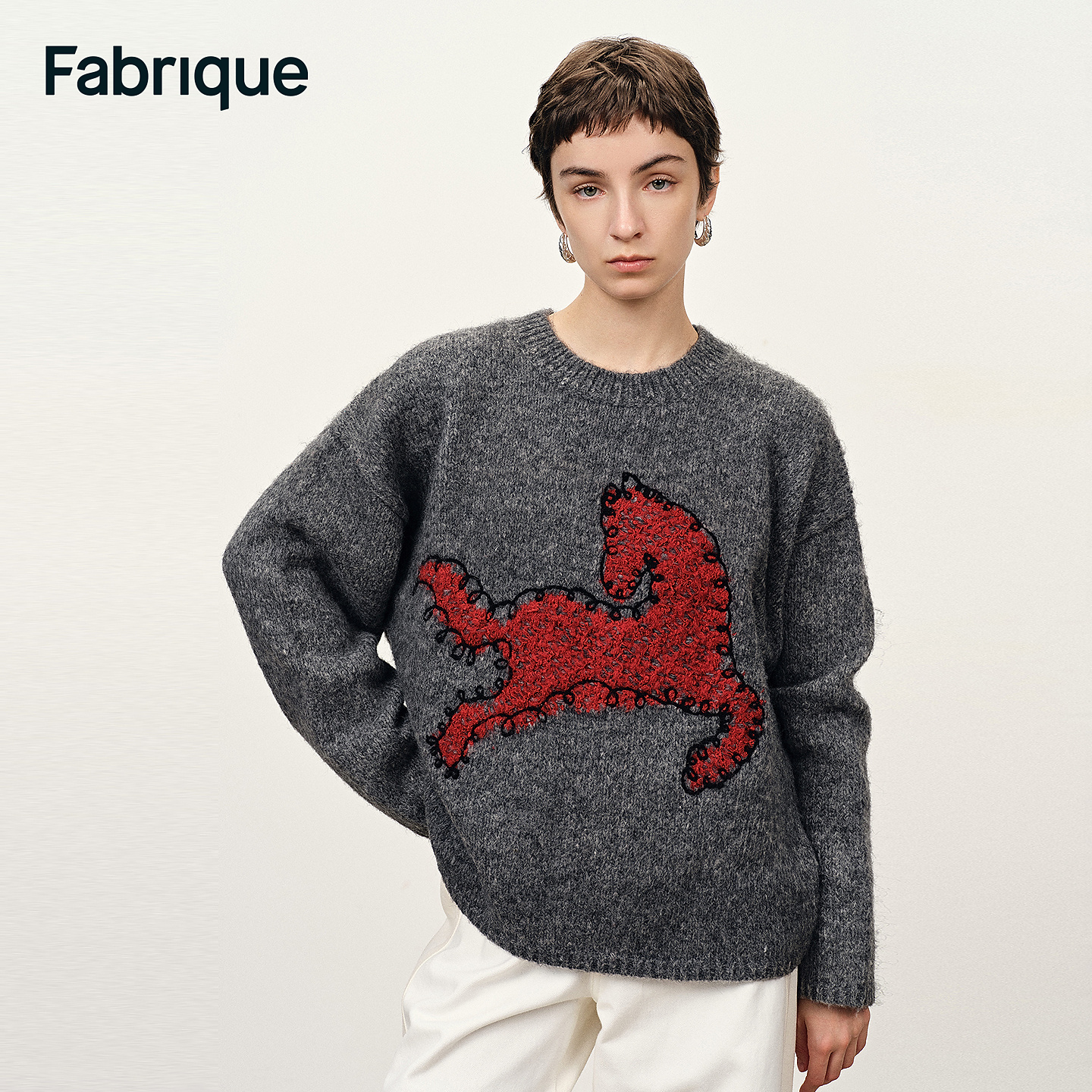 Fabrique Quella 秋冬新品跃马开运涂鸦感绣花羊驼毛针织生肖毛衣