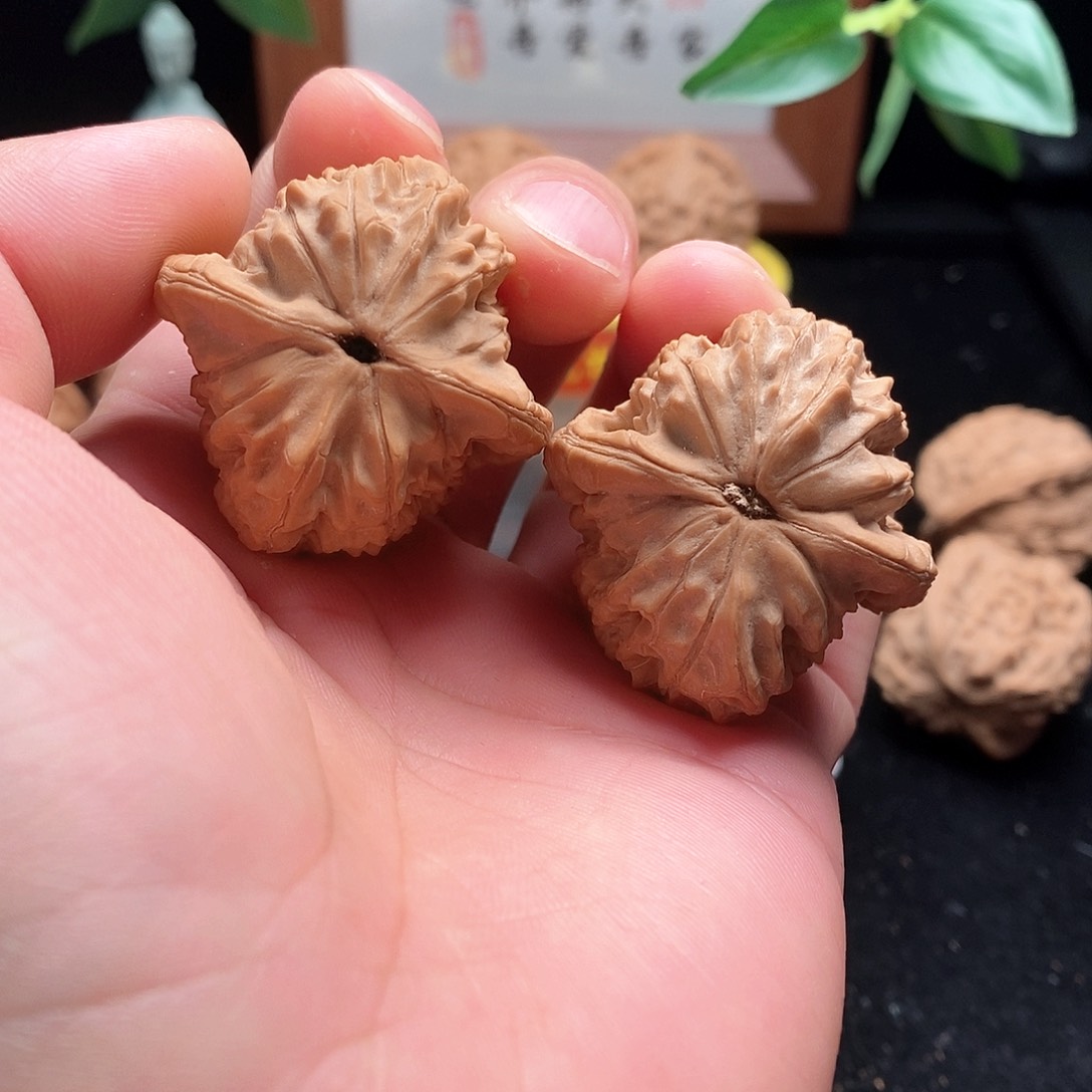 文玩核桃吊坠马老四38