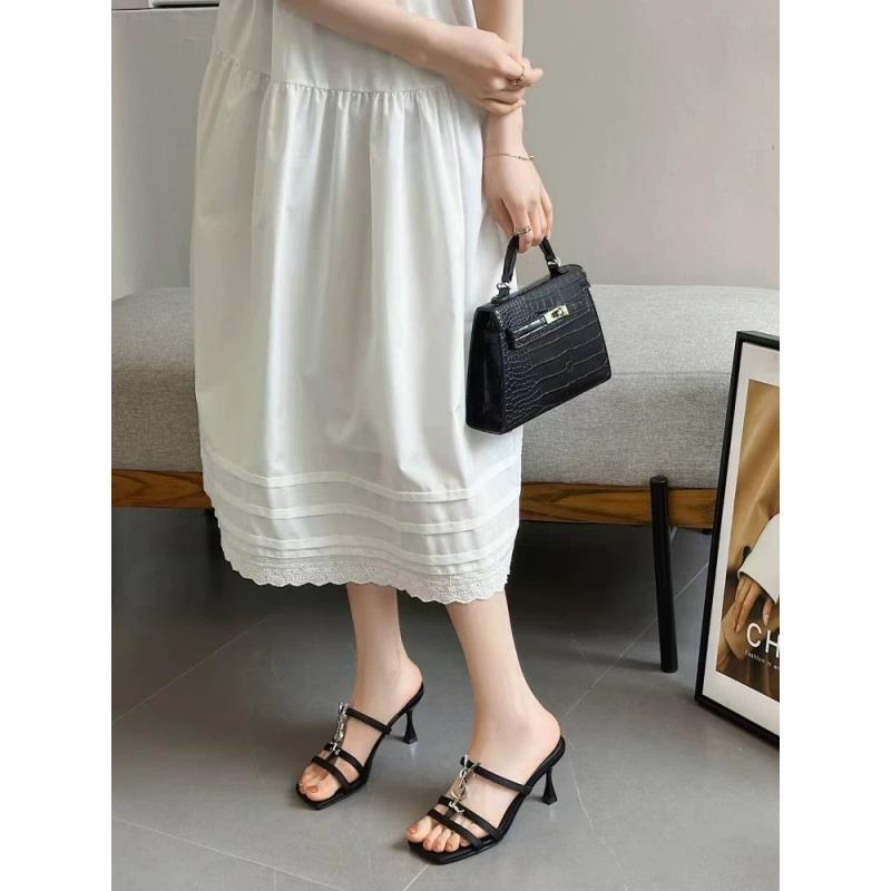 98-1066黑色细跟高跟鞋