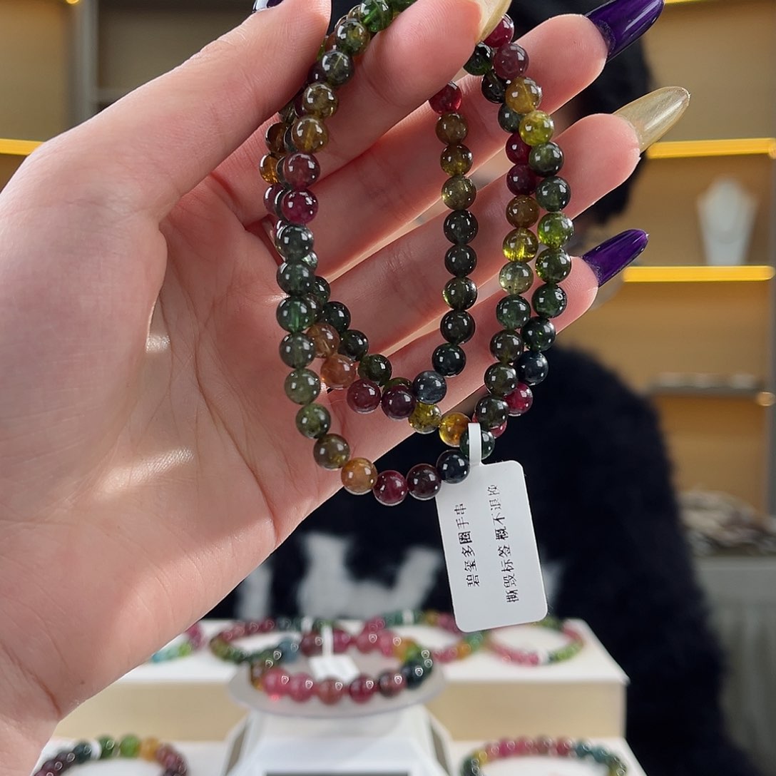 碧玺碧玺6mm。      未镶嵌