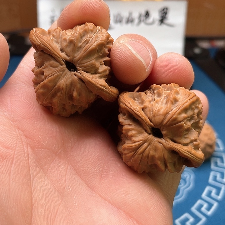 文玩核桃吊坠白蛇谷