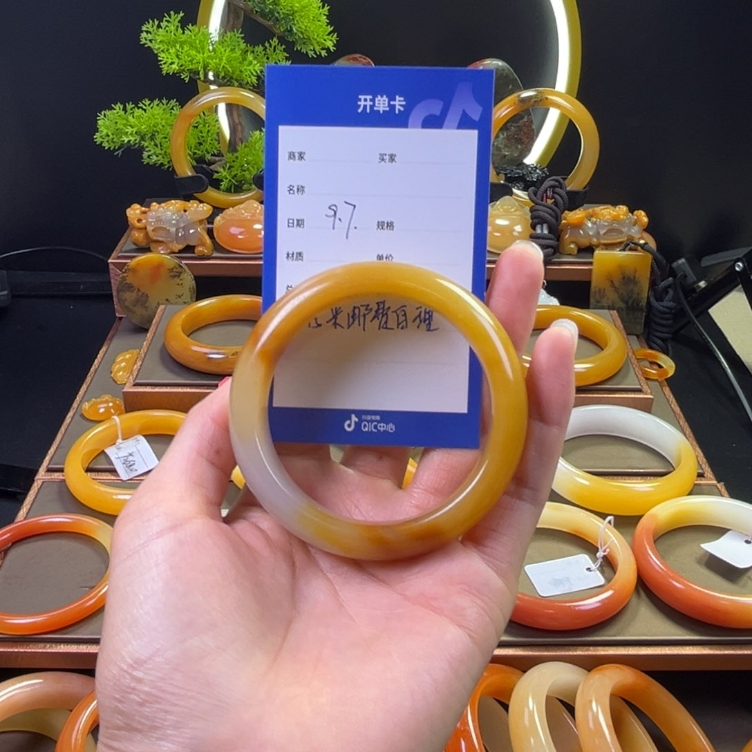 未镶嵌手镯石英质玉