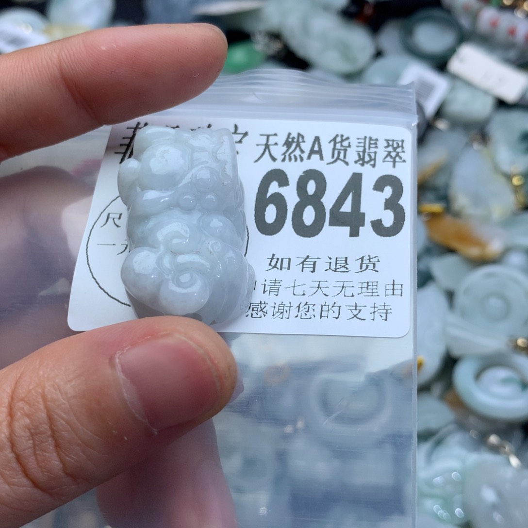 翡翠颈饰未镶嵌6843。