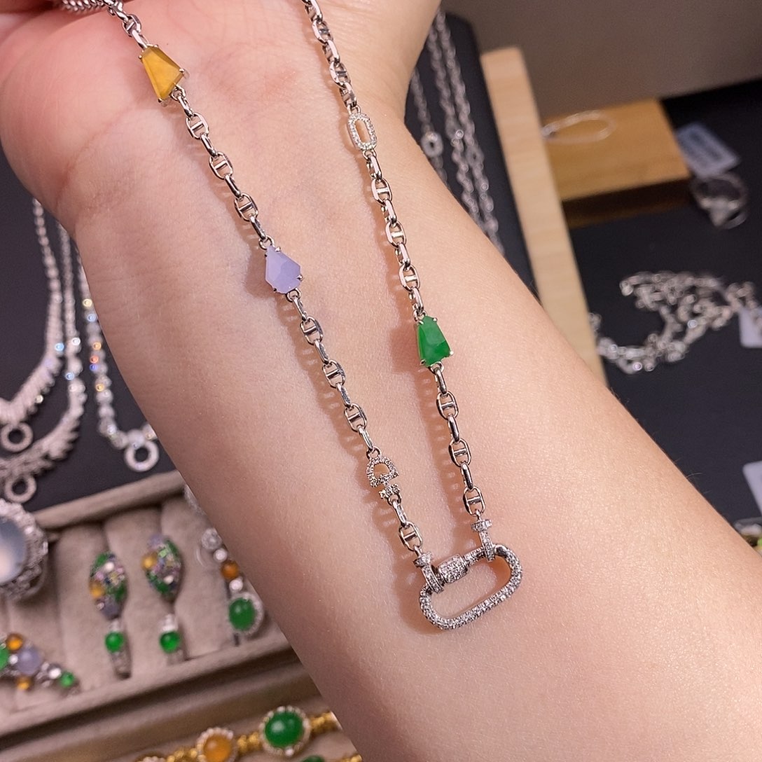 翡翠18K金镶嵌颈饰