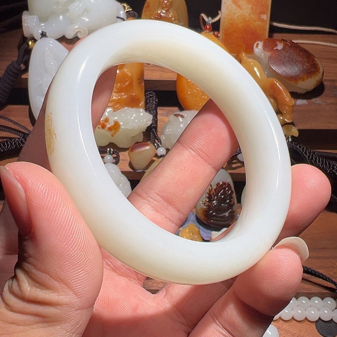 得***坊和田玉未镶嵌颈饰