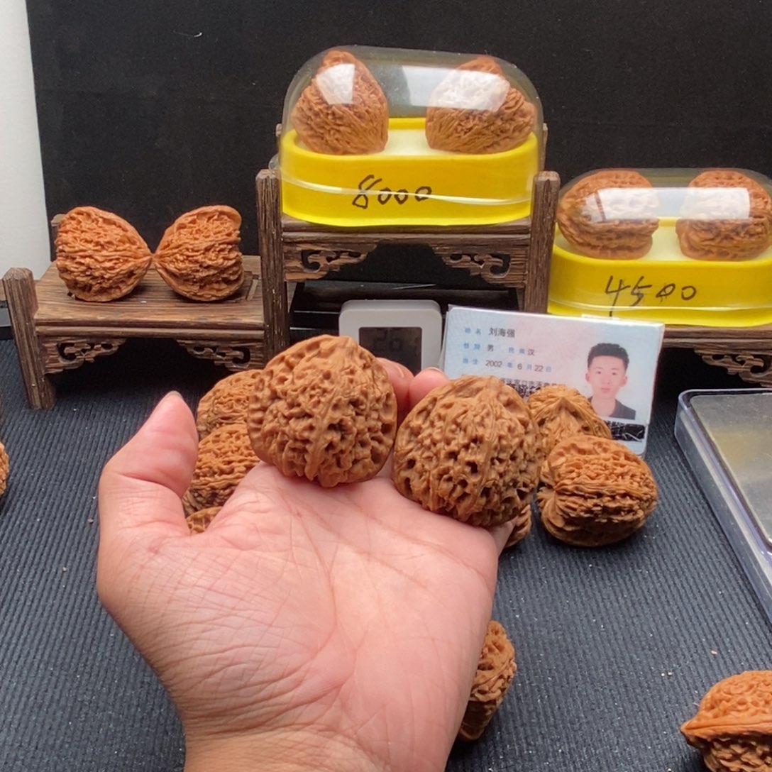 广***情核桃文玩核桃手把件
