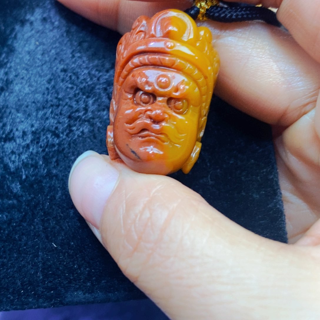 未镶嵌石英质玉（黄龙玉）颈饰