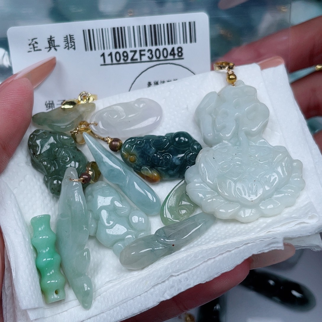 翡翠未镶嵌吊坠(不含链)