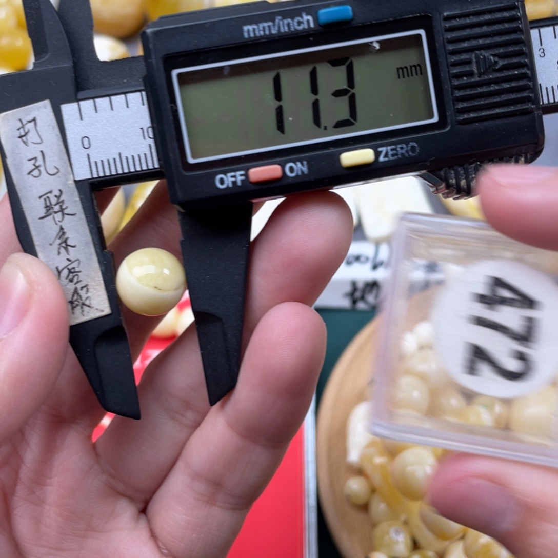 蜜蜡珠宝奇石未镶嵌