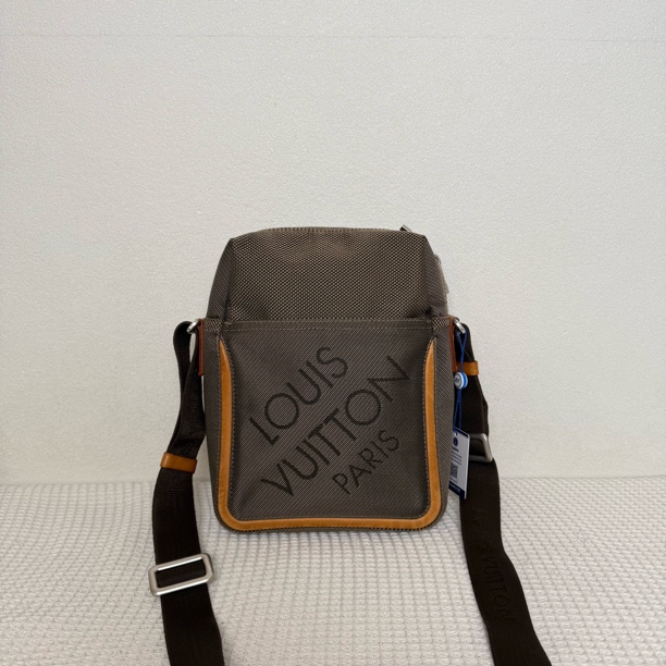 95新 LouisVuitton/路易威登 6222/男士休闲陆军帆布小号单肩包