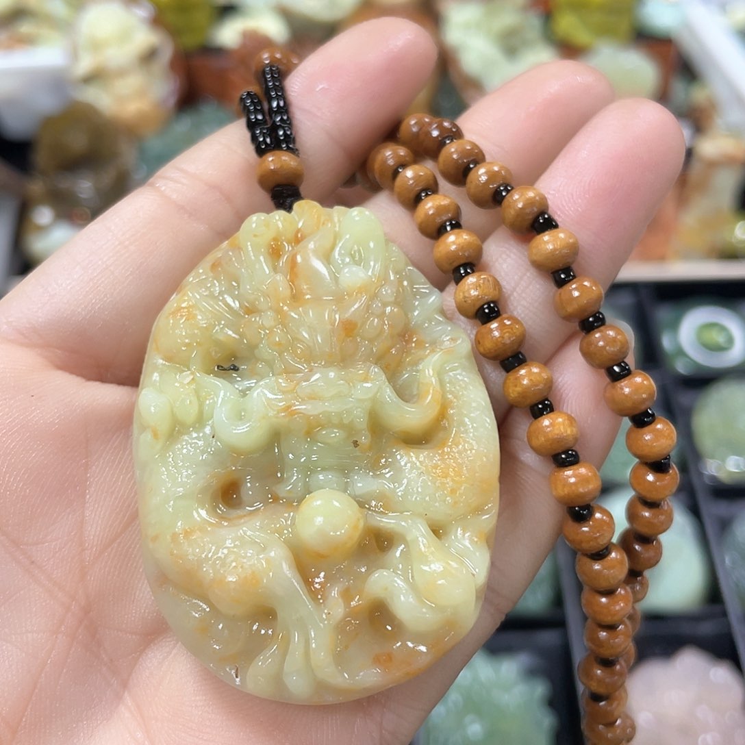 蛇纹石玉颈饰未镶嵌