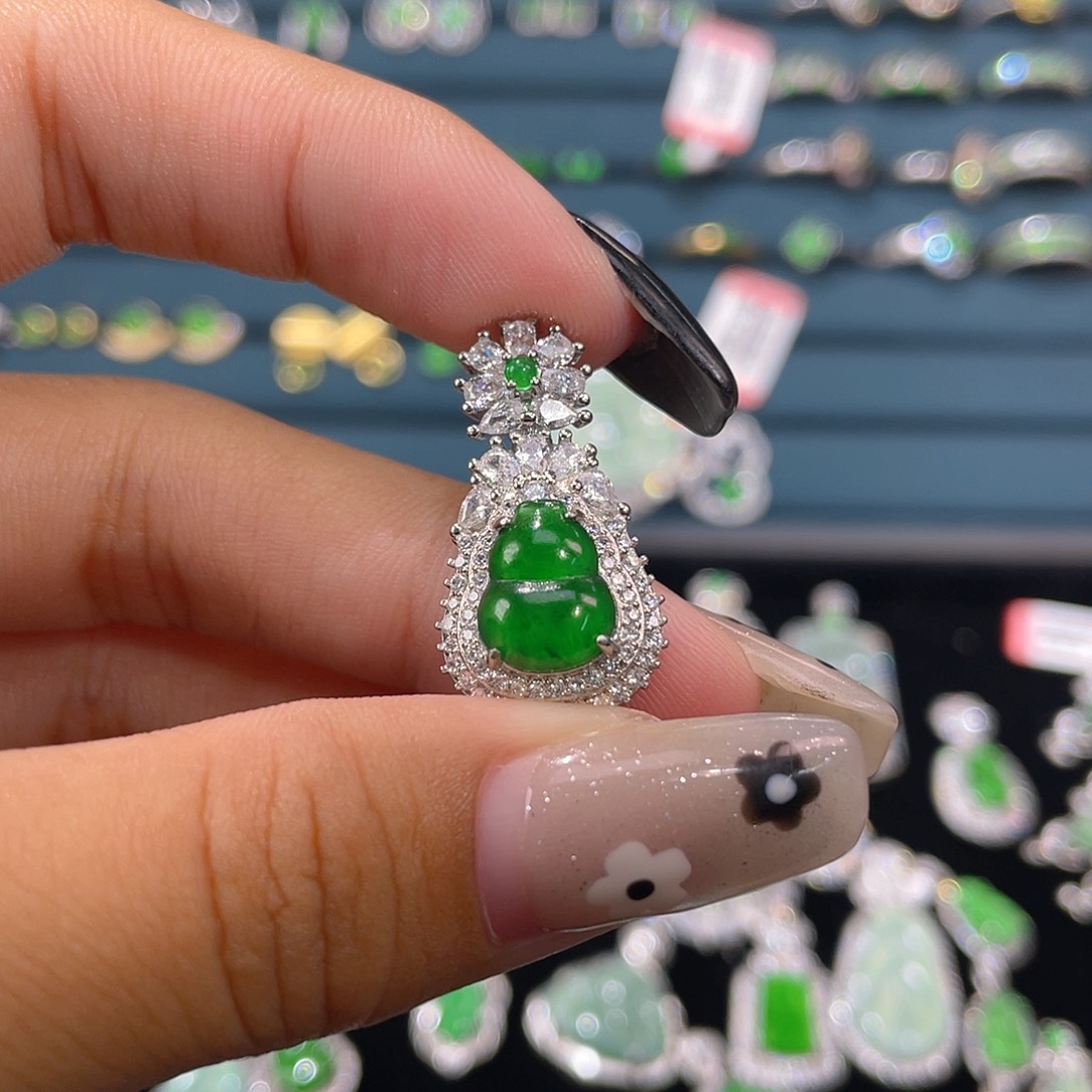 吊坠(不含链)未镶嵌翡翠