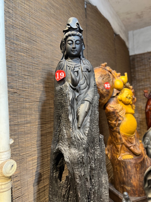 观音菩萨人物乌木根雕摆件