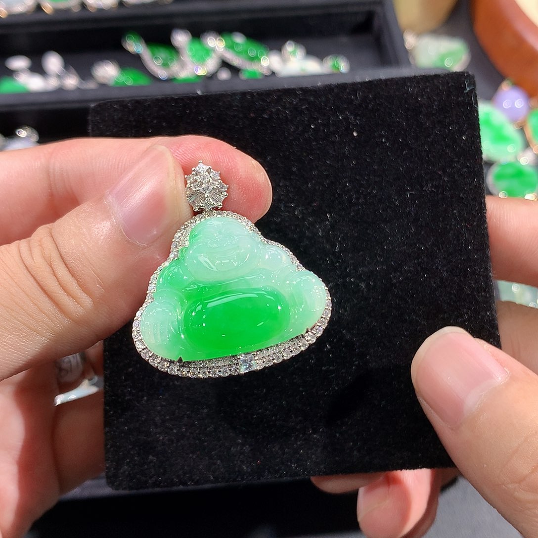 翡翠18K金镶嵌颈饰