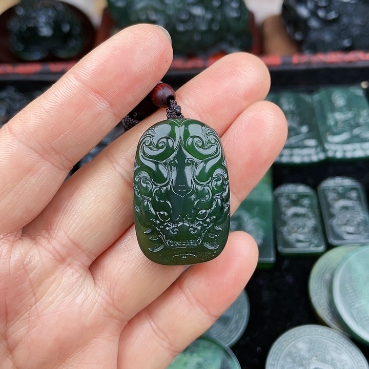 蛇纹石玉未镶嵌挂件