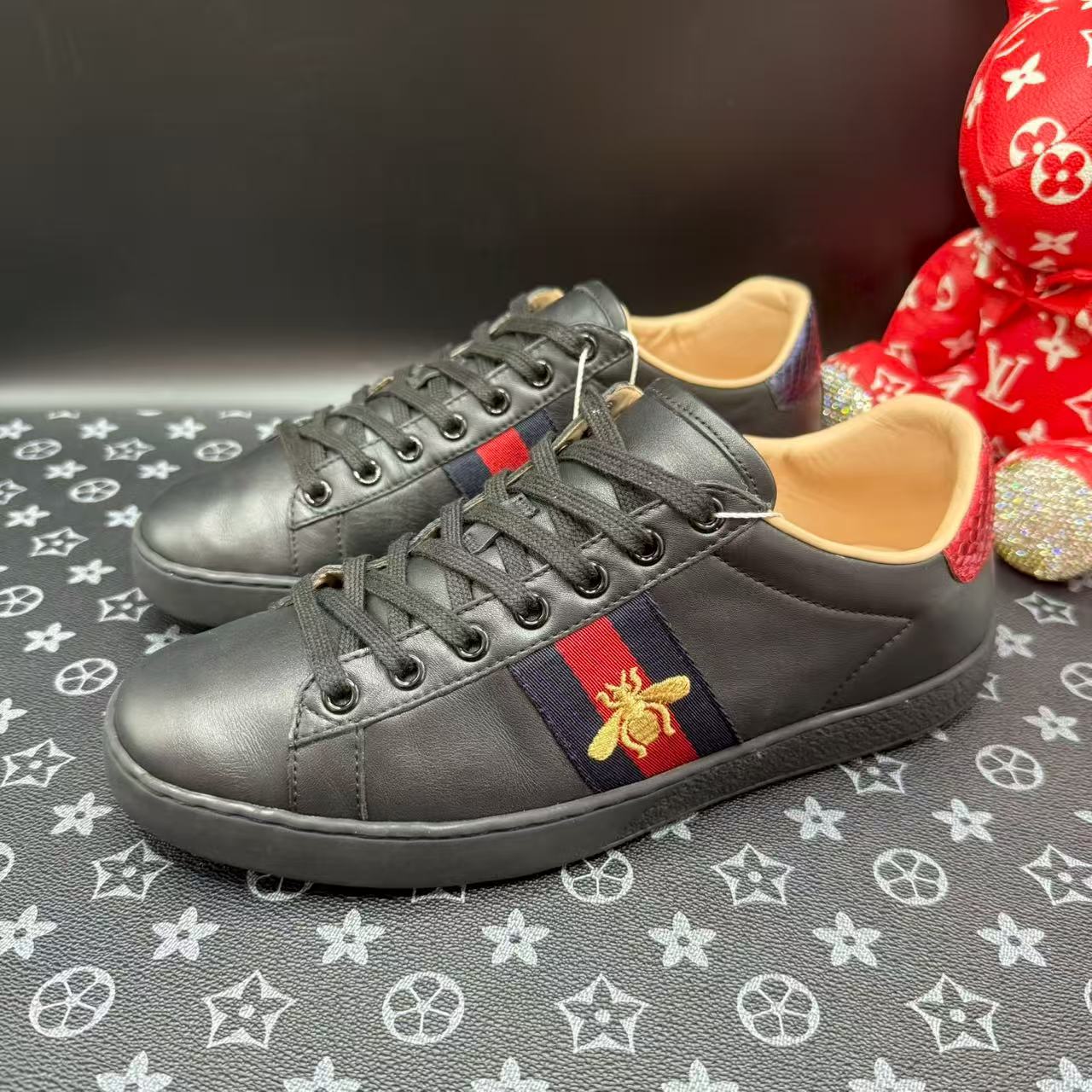 95新 GUCCI/古驰 黑色经典ACE刺绣蜜蜂时尚休闲低帮板鞋多码数