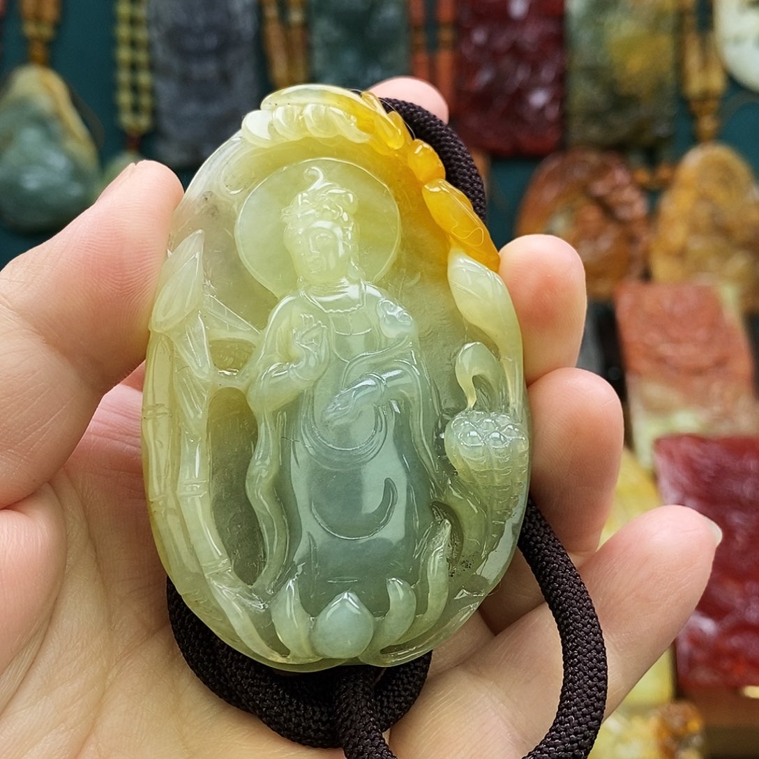 蛇纹石玉未镶嵌颈饰竹林观音