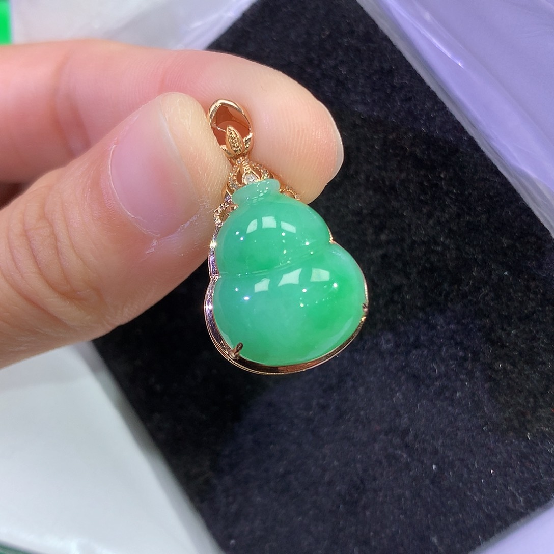 翡翠18K金镶嵌吊坠(赠链)