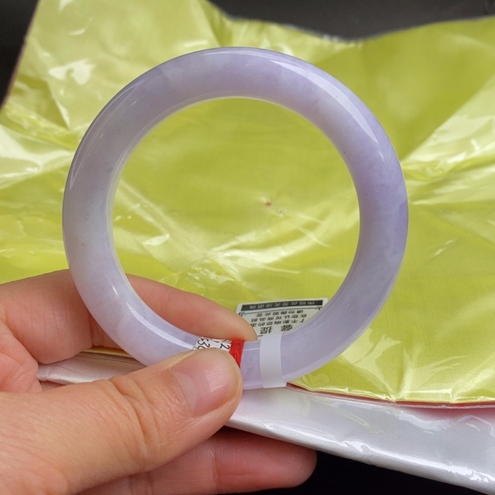 翡翠手镯未镶嵌56圈