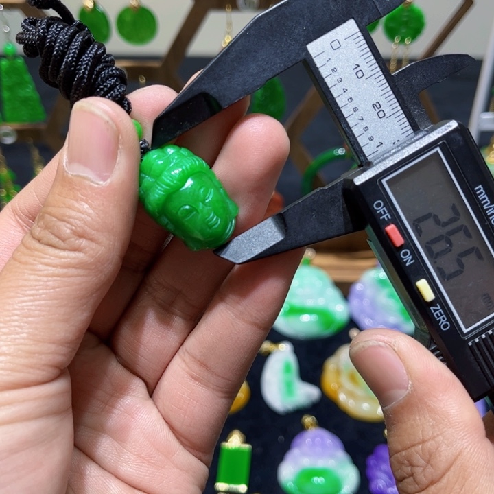 翡翠颈饰未镶嵌吊坠